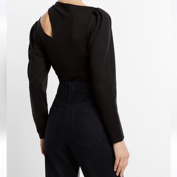 Elegant 🖤 cut out top - Picture 4 of 4